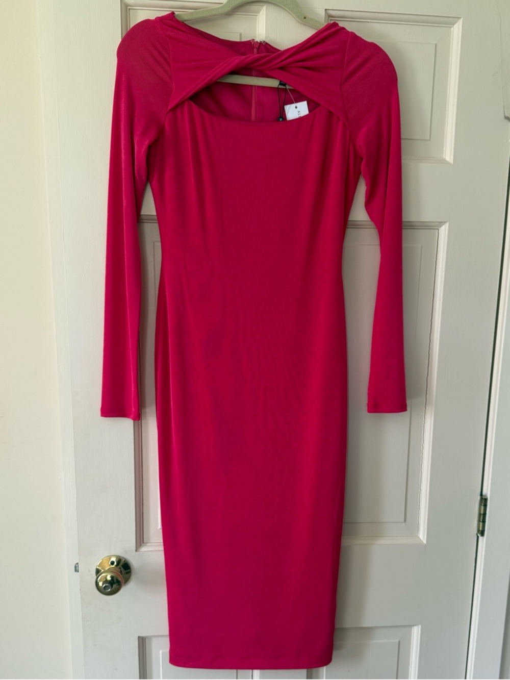 Alexia Admor Fuchsia Long-Sleeve Twist-Back Sheath Dress